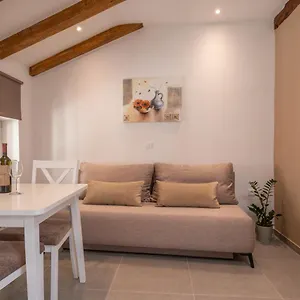 Apartment Aaa & With Free Parking